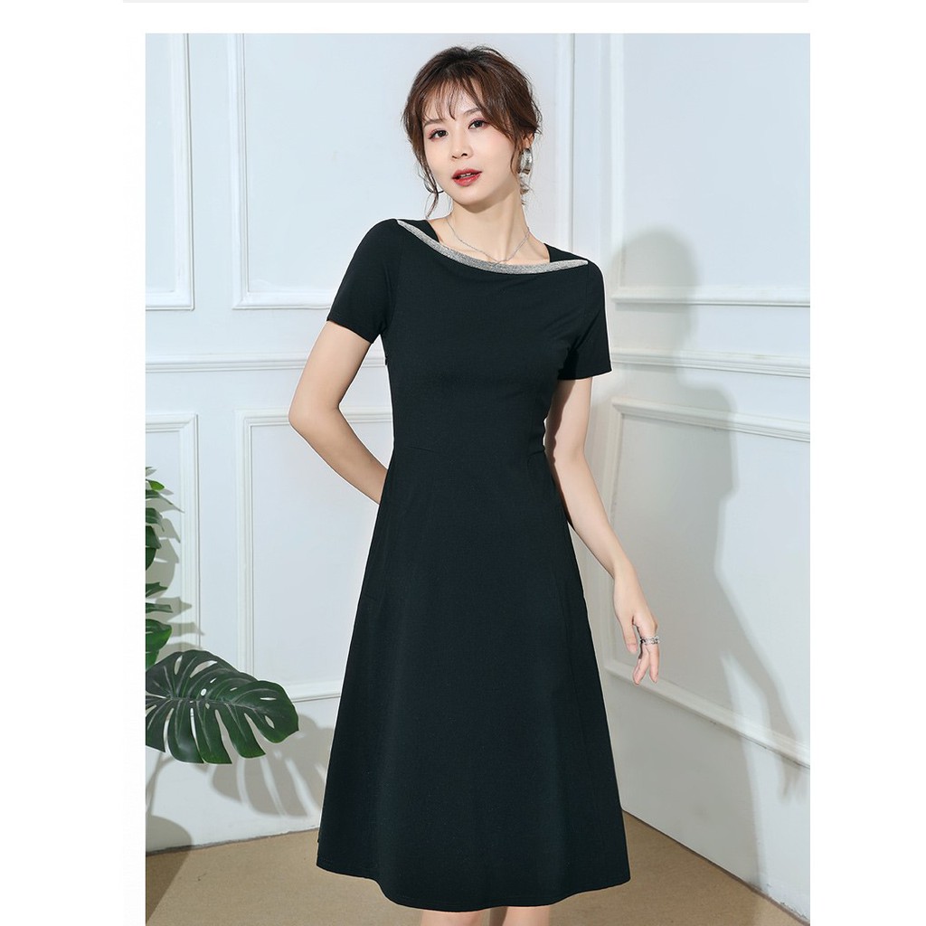 ĐẦM CHỮ A CỔ THUYỀN ĐEN TRƠN TỐI GIẢN ĐÍNH HẠT CỔ