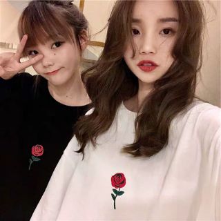 Áo phông ullzang hoa hồng