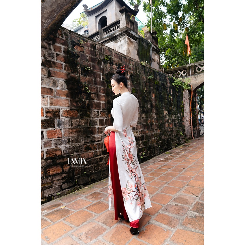 Áo dài truyền thống Lamia Design AD076 màu trắng họa tiết hoa đào Tết