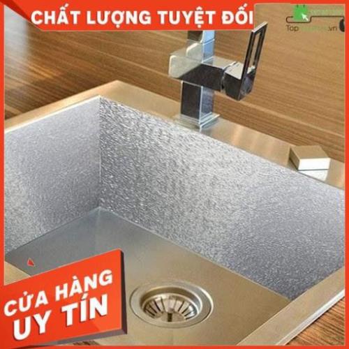 Cuộn giấy bạc dán bếp cách nhiệt, miếng decal dán tường nhà bếp chống thấm bền đẹp