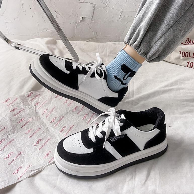 Giày thể thao sneaker đế bánh mì mũi tròn màu đen phong cách Hàn Quốc dành cho nữ