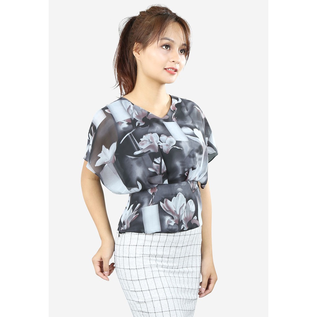 Áo sơ mi tay cánh dơi 2 lớp voan silk hoa ghi cổ tim bo gấu khóa sườn The One Fashion ADB1783HGH