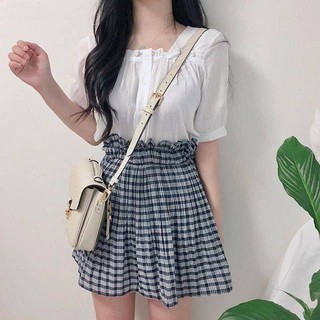 Set 2hand chọn live stream: áo trắng cổ vuông bèo, chân váy caro ngắn