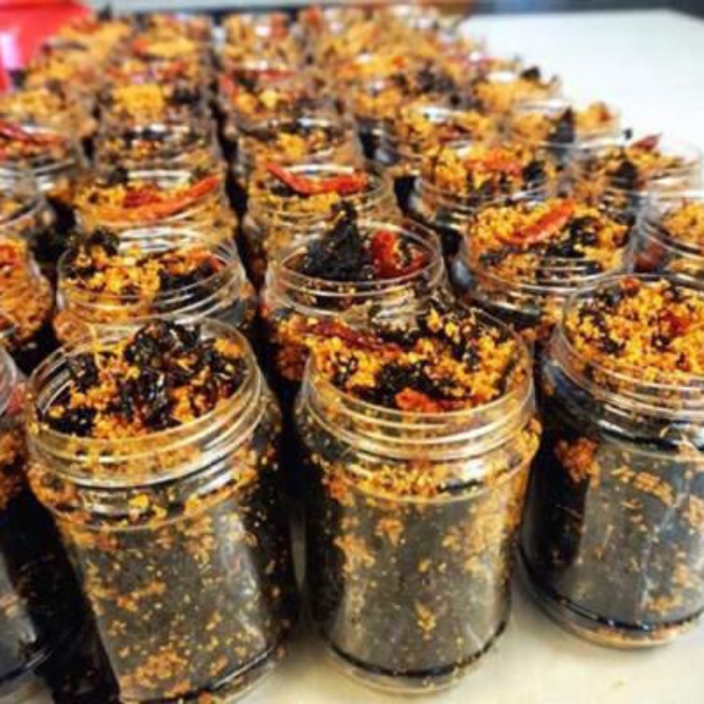 Rong biển cháy tỏi khô ăn liền rắc cơm trộn cơm 80gr | BigBuy360 - bigbuy360.vn