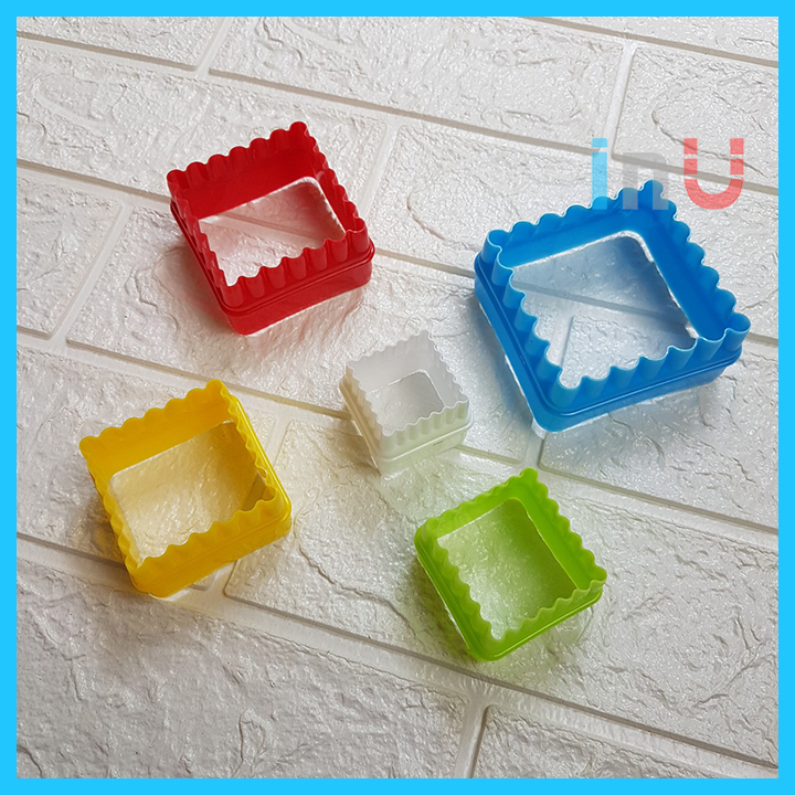 HCM - Khuôn cutter tròn, vuông, tim, ngôi sao, người tuyết, cây thông nhiều size cắt bánh