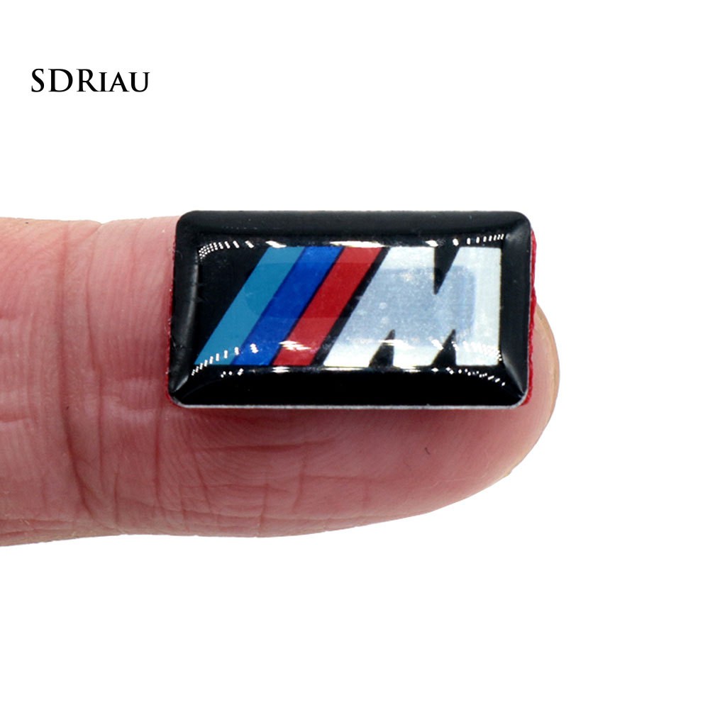 Sticker hoạ tiết chữ M dùng để trang trí vô lăng xe BMW