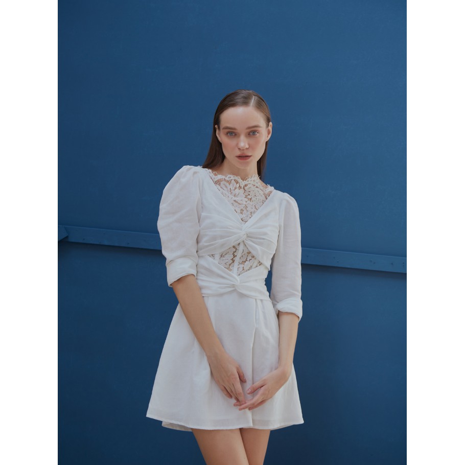 [Mã WABRWA15 giảm 15% đơn 300K] COCO SIN - Đầm Ren Trắng Twist Ngực | BigBuy360 - bigbuy360.vn