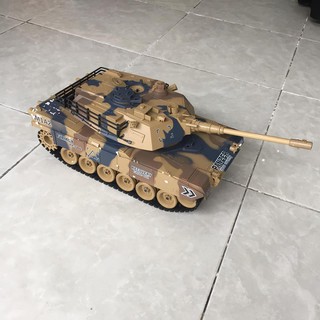 Xe tank điều khiển từ xa bắn đạn