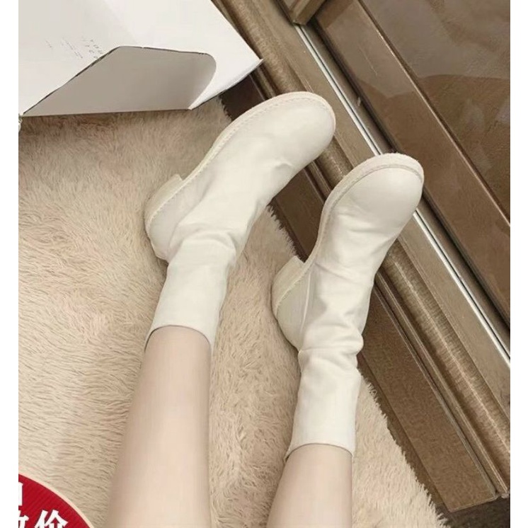 Boots MPB mũi tròn da lì dáng ngắn đế gỗ bệt khoá sau so hot Ghi trắng