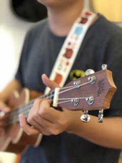 Đàn Ukulele Gỗ Cao Cấp STATION-BR-950
