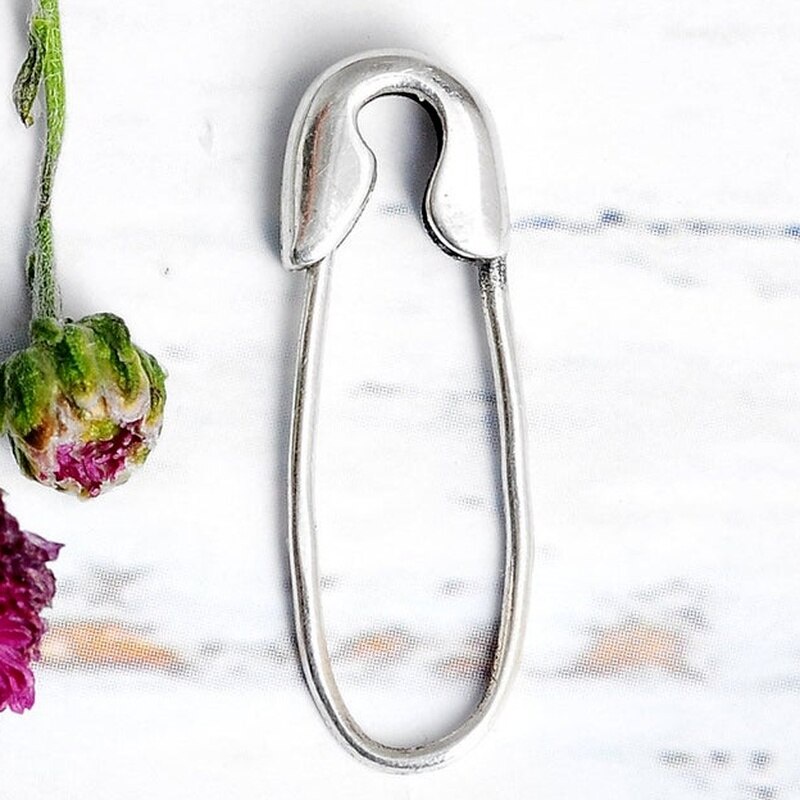 Đôi bông tai hình kim băng đơn giản cá tính mẫu năm 2021 cho nữ