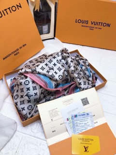 Khăn lụa like aut