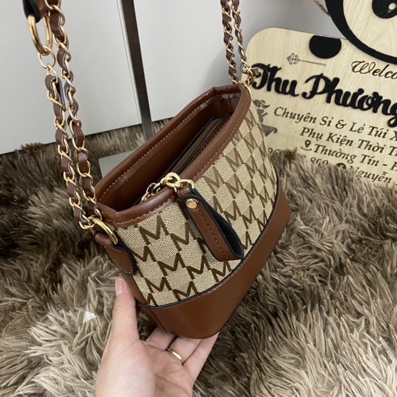 Túi hobo đeo chéo phối hoạ tiết chữ M kiểu dáng hàn quốc siêu xinh (ảnh thật shop chụp - kèm video shop quay)