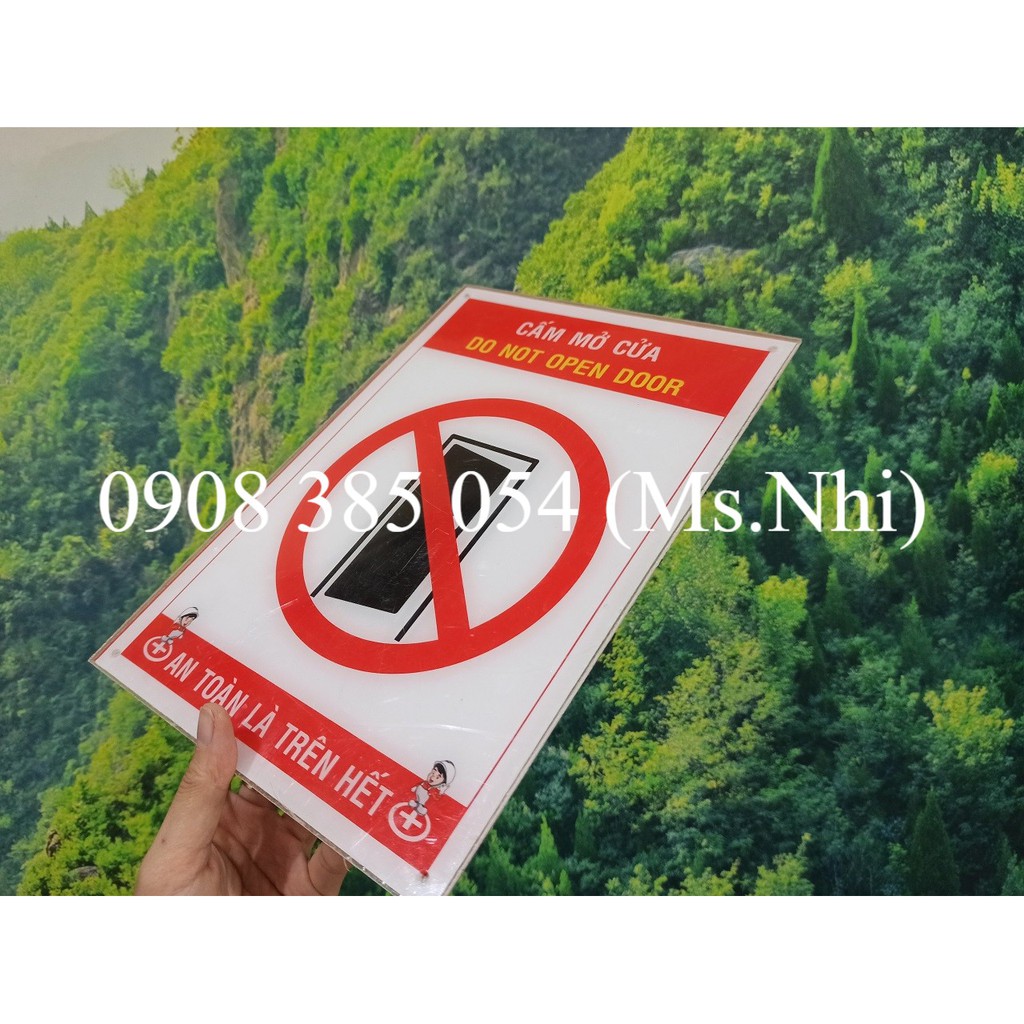 Biển báo cấm mở cửa chất liệu mica- KT20x30- Hình thật