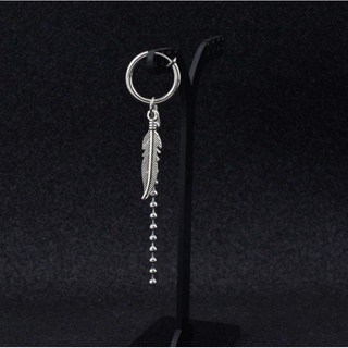 Khuyên tai Jungkook chiếc lá