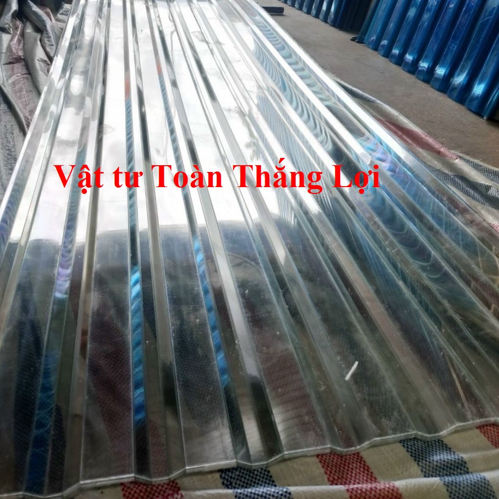 (Khổ rộng 1,07m x dài 2m x dày 5.9 dem) tôn nhựa PoLy lấy ánh sáng màu TRONG SUỐT che nắng mưa