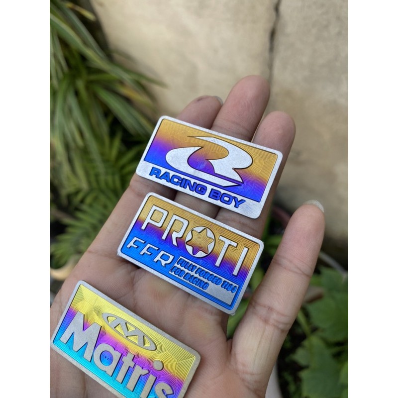 Tem titan logo Sẵn keo dán