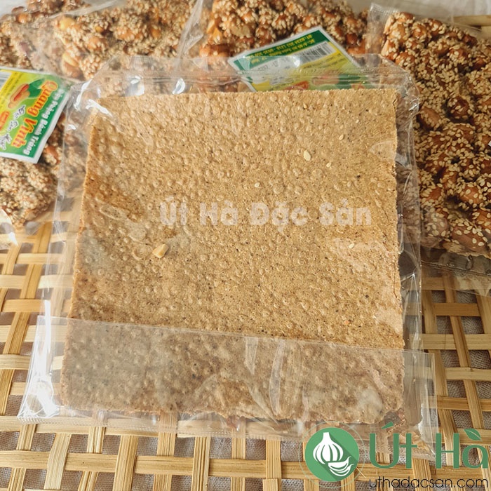 Kẹo Đậu Phộng Bánh Tráng Huế 1 Miếng 150gr Kẹo Lạc Mè Giòn Ngon Món Ăn Vặt Lý Tưởng - Út Hà Đặc Sản