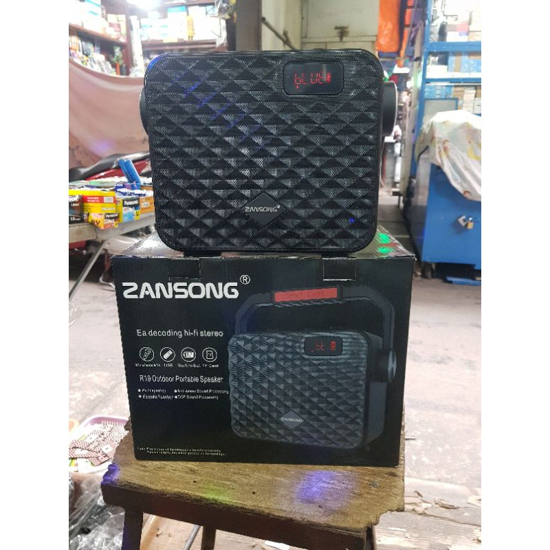 Loa kèm micro không dây, kết nối Bluetooth, cắm được thẻ nhớ usb hát karaoke