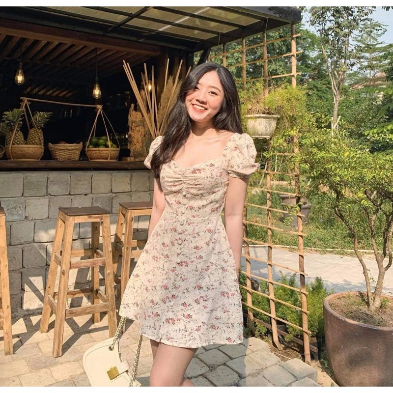 Đầm hoa nhíu ngực