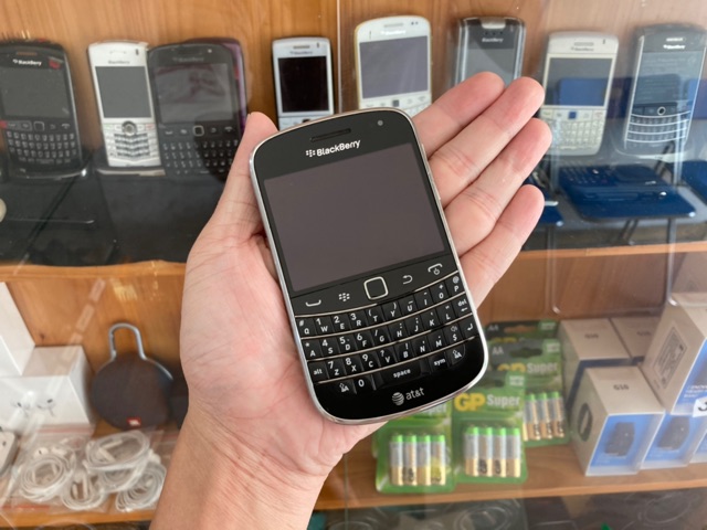 Điện thoại BlackBerry 9900 máy zin nguyên bản màu đen | WebRaoVat - webraovat.net.vn