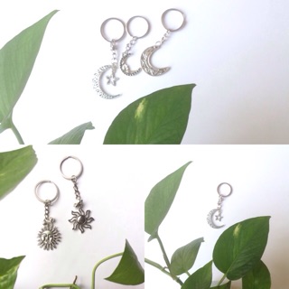 Móc khoá kim loại biểu tượng mặt trời, mặt trăng