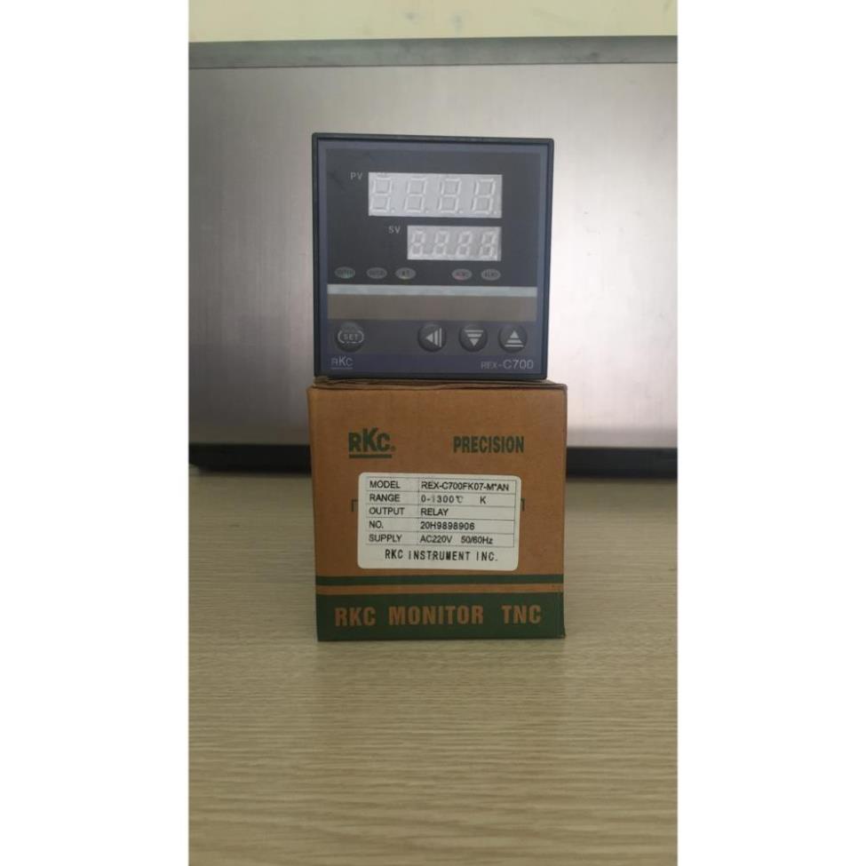 Bộ điều khiển nhiệt RKC REX-C700