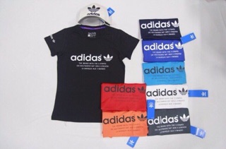 Áo thun Adidas.