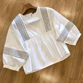 Áo Mango thêu viền chỉ đen