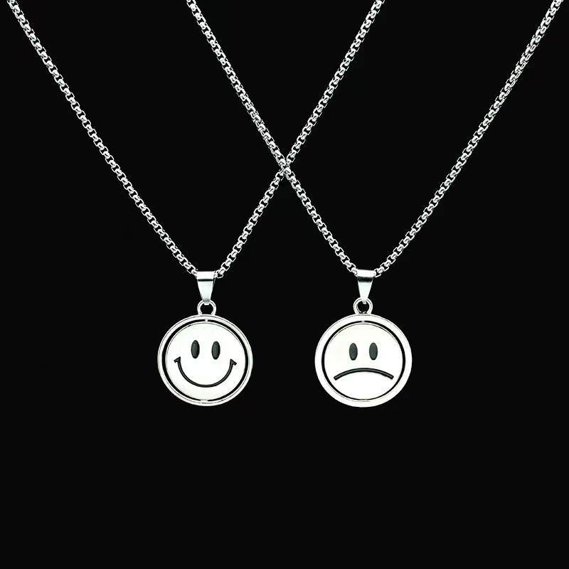 Vòng cổ YeYi mặt cười xoay bằng thép titanium phong cách hip hop