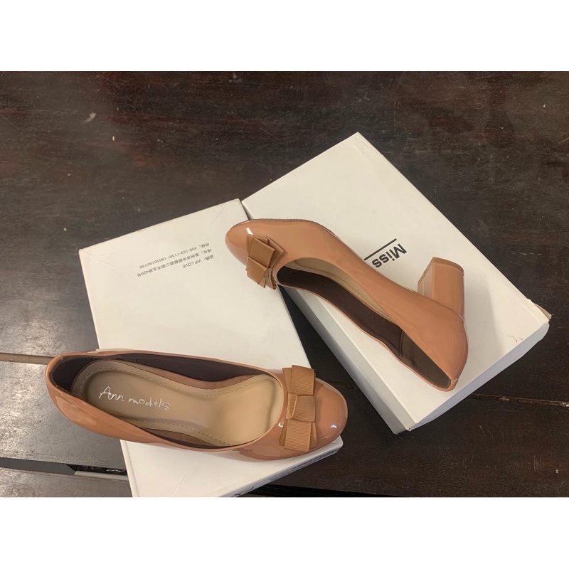 Giầy gót trụ nơ vải xếp siêu xinh