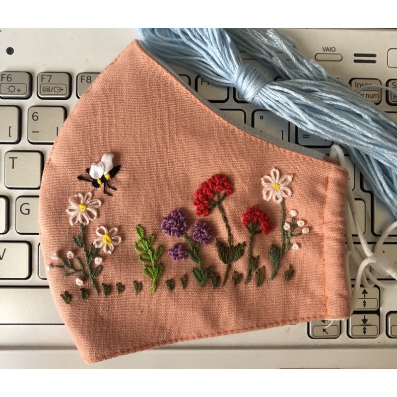 Khẩu trang thêu handmade
