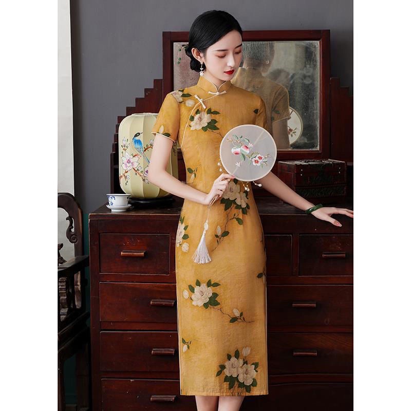 Sườn xám trung hoa cổ điển vàng hoa