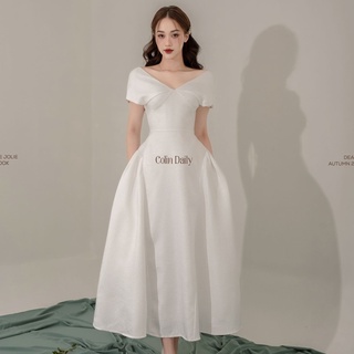 [COLIN CLOTHING] Đầm dài nữ gấm vân xước vai quạt chân phồng