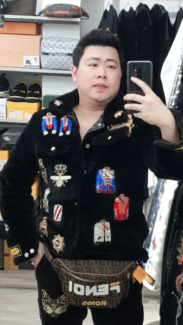 Áo lông đính full logo cực sang chảnh