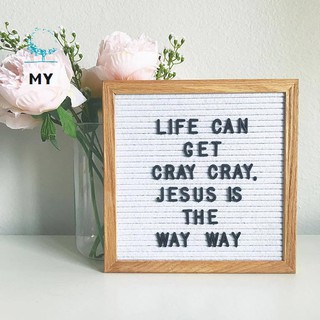 Bảng gắn chữ trang trí nội thất với thiết kế khung gỗ