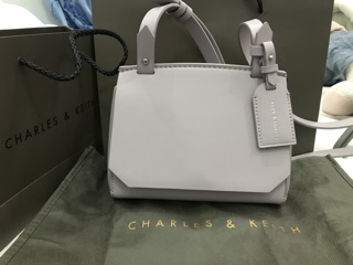 Pass túi auth charles&keith new còn tag mác