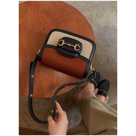 Túi đeo chéo nữ vân da nhung tăm da lộn phối dây bấm cúc cao cấp