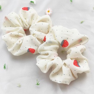 Dây buộc tóc scrunchies hình dâu chấm