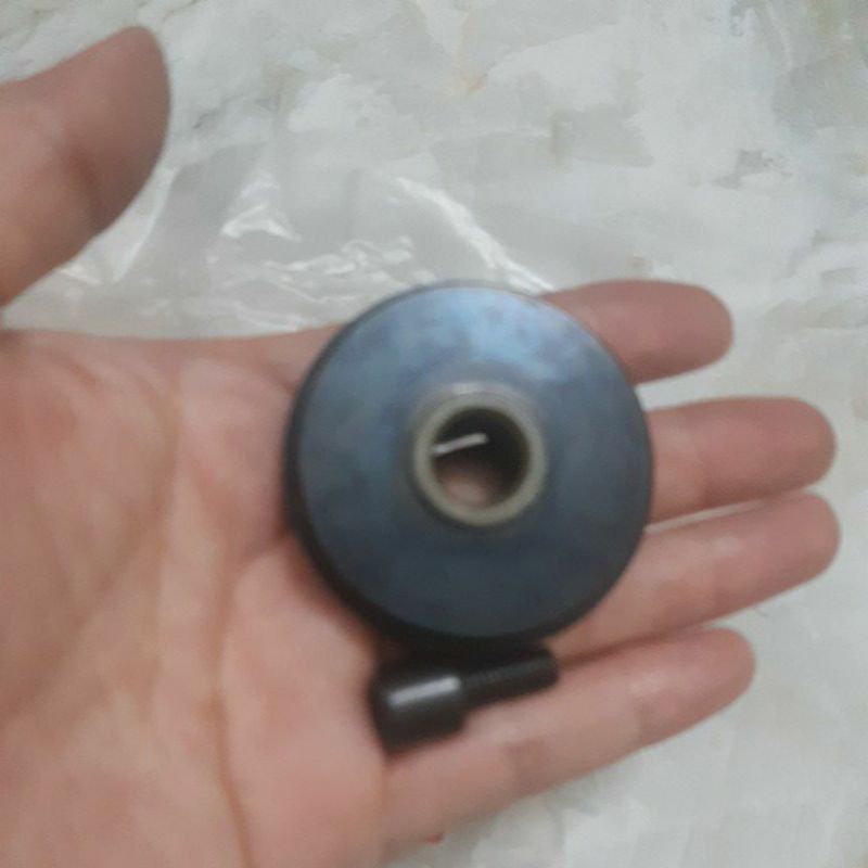 Bánh đở bơm nhớt rời có luôn óc gắn cho xe lóc máy lớn