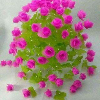 2 bộ hoa hồng lụa+ 1 bộ hoa lụa tròn+ 3 chậu giở treo