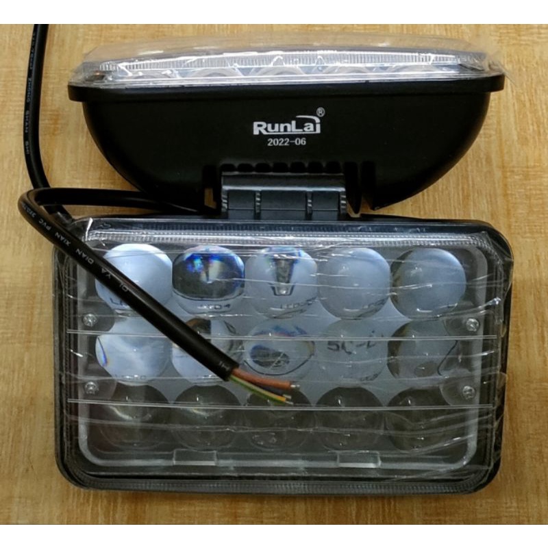 Đèn LED RunLai 15 bóng trợ sáng , giá 1 cặp 2 cái