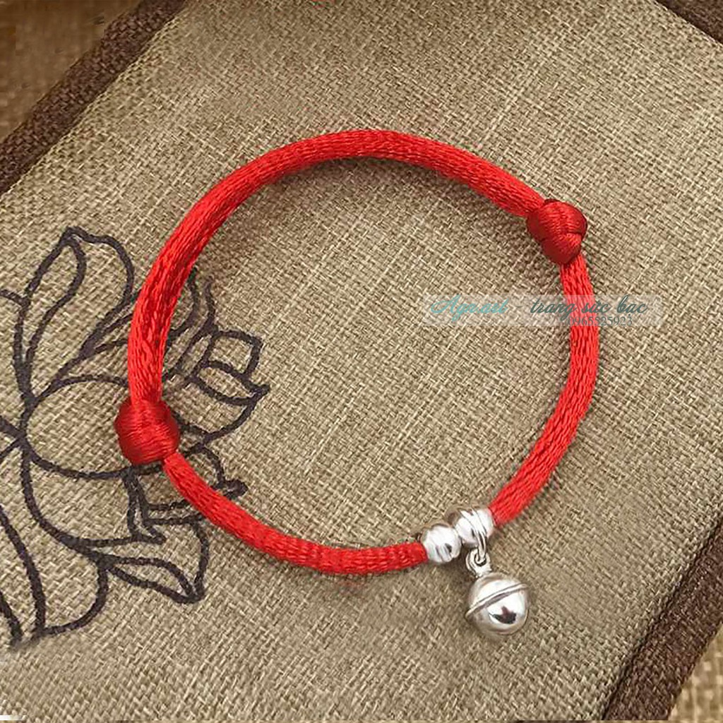 Vòng tay chỉ đỏ chuông bạc cho bé