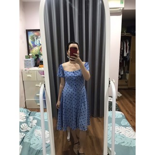 váy cổ vuông chấm bi