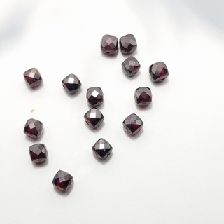 [1 hạt] [Garnet] Hạt lẻ đá phong thủy Garnet vuông 4mm