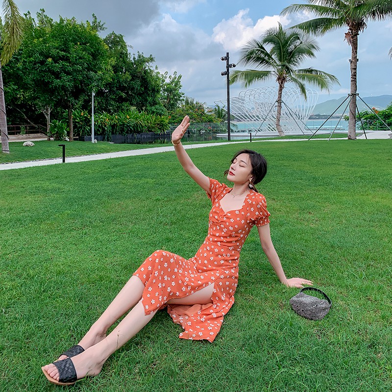 (HÀNG SẴN) Váy hoa nhí màu cam cổ vuông gợi cảm xòe dài xẻ tà cả gợi cảm mùa hè vintage | BigBuy360 - bigbuy360.vn