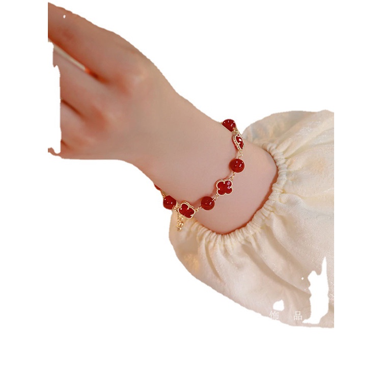 Vòng Tay Cỏ Bốn Lá Đính Hạt Tròn Màu Đỏ Thiết Kế Niche