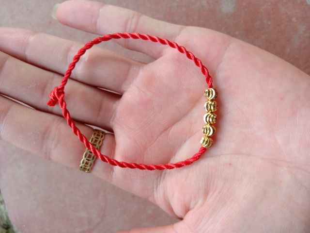Vòng Tay Chỉ Đỏ Máy Mắn Mix 5 Bi Xì Vàng 6 ly