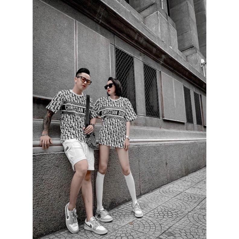 Áo Phông Cổ Tròn D.i.o In Kín Form Rộng Unisex Nam Nữ Phong Cách Hàn Quốc Mặc Đôi Nhóm Kiểu Dáng Trẻ Trung Tay Lỡ