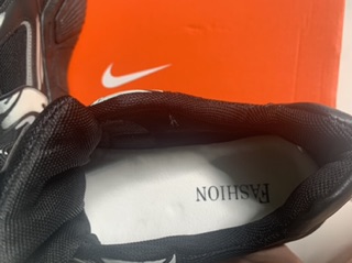 Giày sneaker nữ xinh lung linh.
